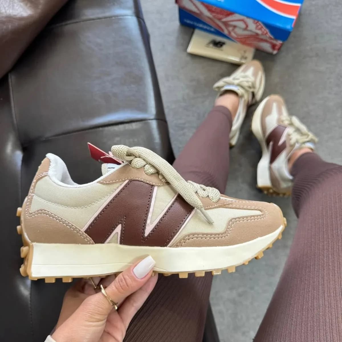 Tênis New Balance 327 areia e marrom, foto 1 de 4