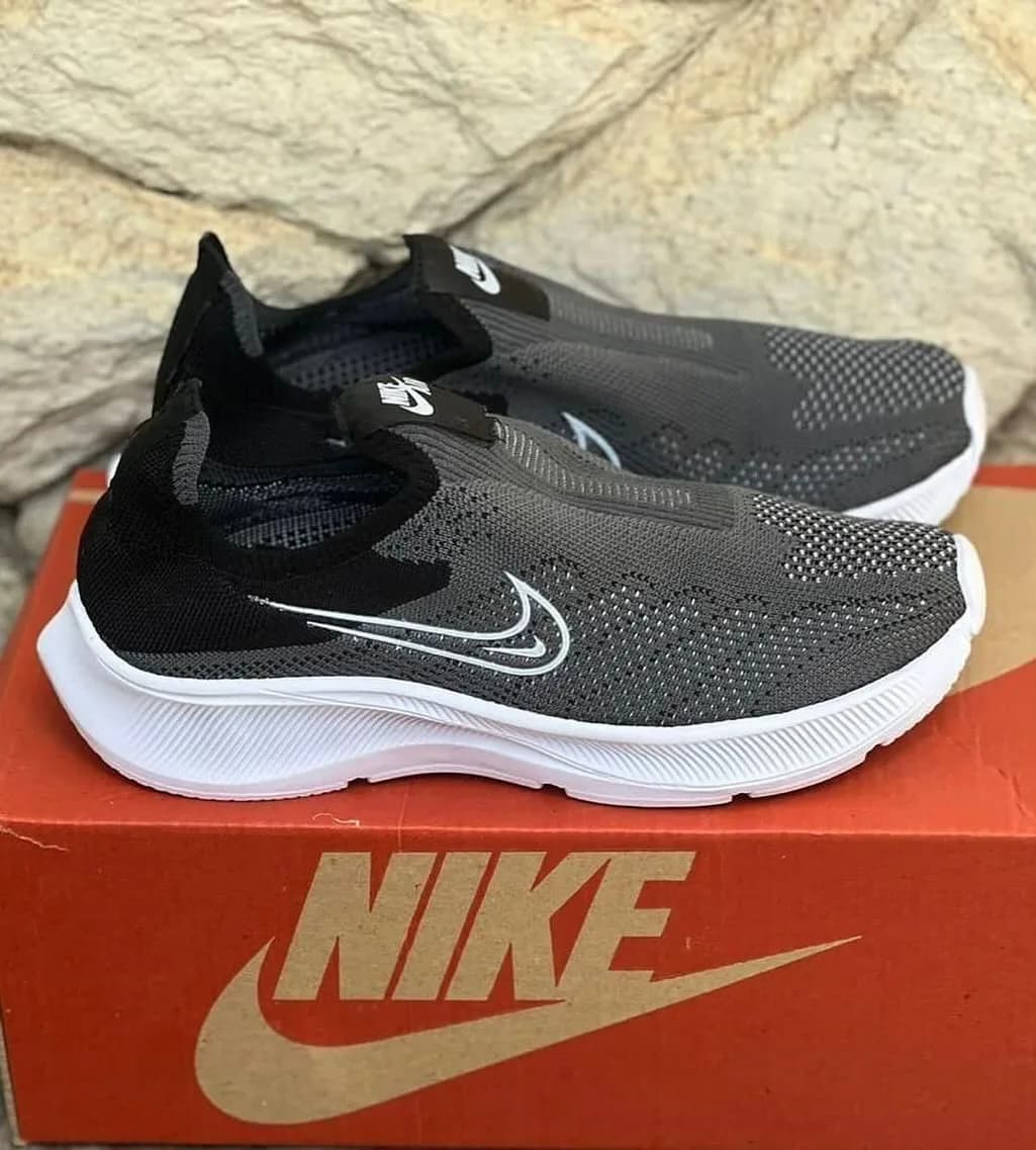 Tênis Nike de caminhada cinza