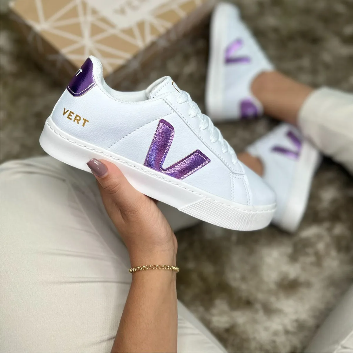 Tênis Vert branco e roxo